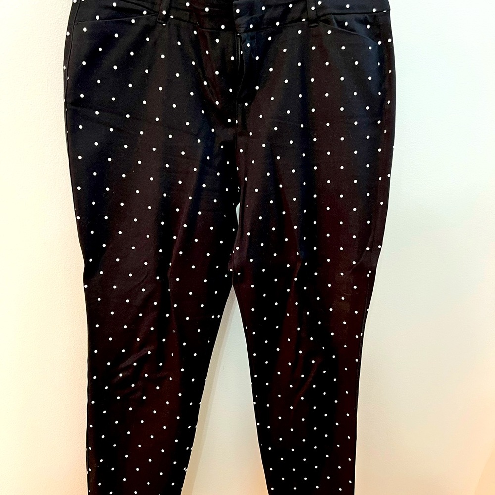 Old Navy Cropped Ankle Dress Pant in Black and White Polka Dot, Size 14